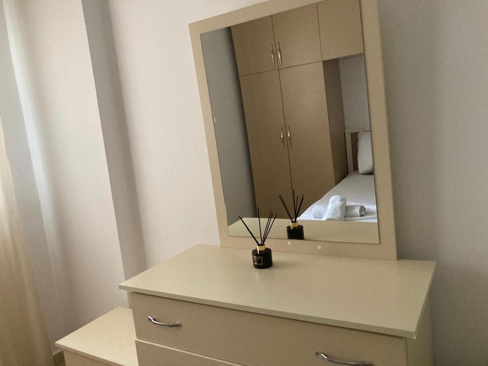 Hergi Apartament Vlore Exterior photo